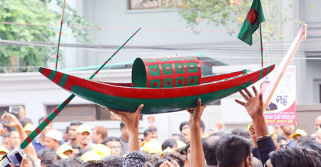 সংঘাতে জড়াচ্ছে তৃণমূল আওয়ামী লীগ