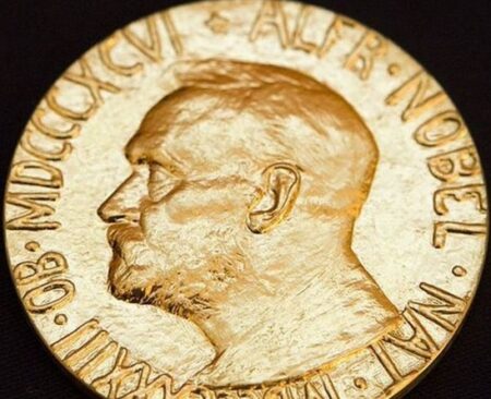 স্বেচ্ছায় নোবেল প্রত্যাখান করে ছিলেন যারা