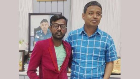 জন্মদিনে গোয়েন্দা কার্যালয়ে হিরো আলম