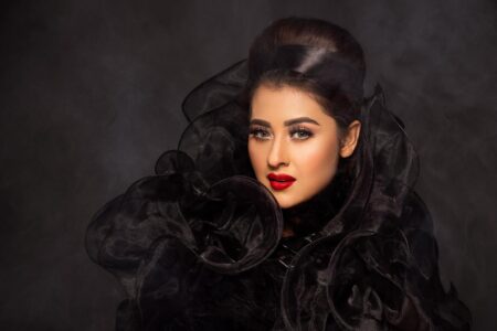 ‘খেলা হবে’ সিনেমার লুক প্রকাশ করলেন বুবলী