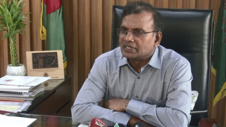 বিএনপি নির্বাচনে আসলে, পেছানোর সুযোগ আছে: ইসি আনিছুর