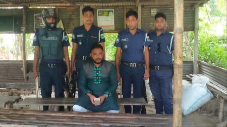 ৯৪ হাজার টাকা নিয়ে ভোটকেন্দ্রে ইউপি চেয়ারম্যান জহুরুল আটক