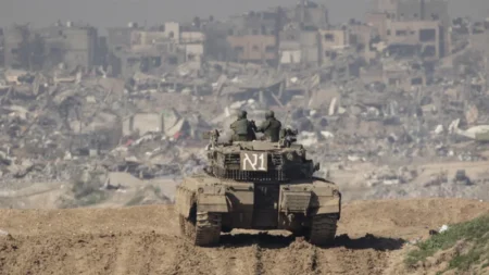 সন্তানদের চোখের সামনে আহত মায়ের ওপর ট্যাংক তুলে দিল ইসরায়েলি বাহিনী