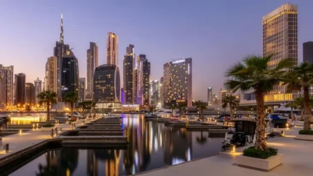 চলতি মাসে দুবাইতে ভ্রমণকারীদের বিনামূল্যে পাঁচতারকা হোটেলে রাখার ঘোষণা