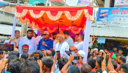 গফরগাঁওয়ে বিএনপি নেতার গণসংযোগ ও পথসভা