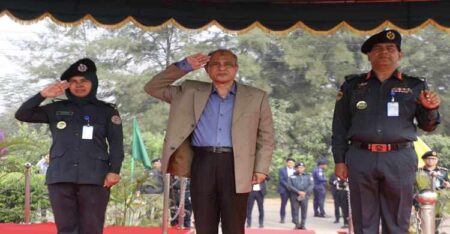 ছিনতাই-চাঁদাবাজিতে যারা জড়িত তাদেরকে ধরা হচ্ছে : স্বরাষ্ট্র উপদেষ্টা