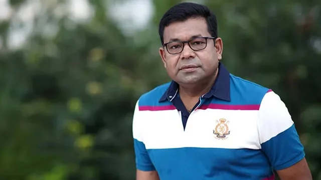 বাবার জানাজা থেকে মনির খানের আইফোন ১৪ প্রো ম্যাক্স চুরি