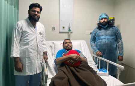 একজন চিকিৎসকের সোনালী ছোঁয়া :জীবন ফিরে পেলেন নির্মাতার বাবা