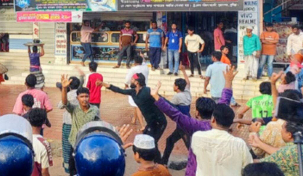 বিএনপি-আসিফ সমর্থকদের সংঘর্ষে সাংবাদিকসহ আহত ৩০