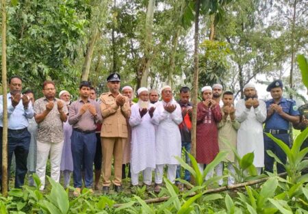 রায়গঞ্জে জুলাই-আগস্ট গণঅভ্যুত্থানের শহিদদের কবর জিয়ারত