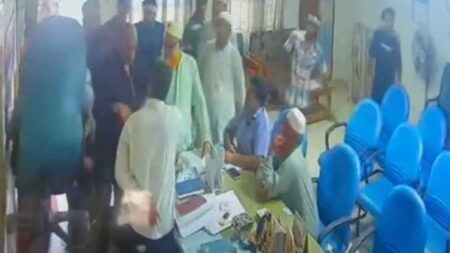 টাঙ্গাইলে প্রধান শিক্ষকের চেয়ার নিয়ে নিলেন বিএনপির নেতার ভাই