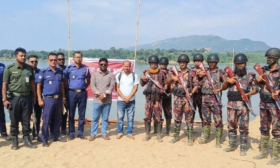 যাদুকাটা নদীতে বিজিবির টহল, বন্ধ অবৈধ বালু উত্তোলন