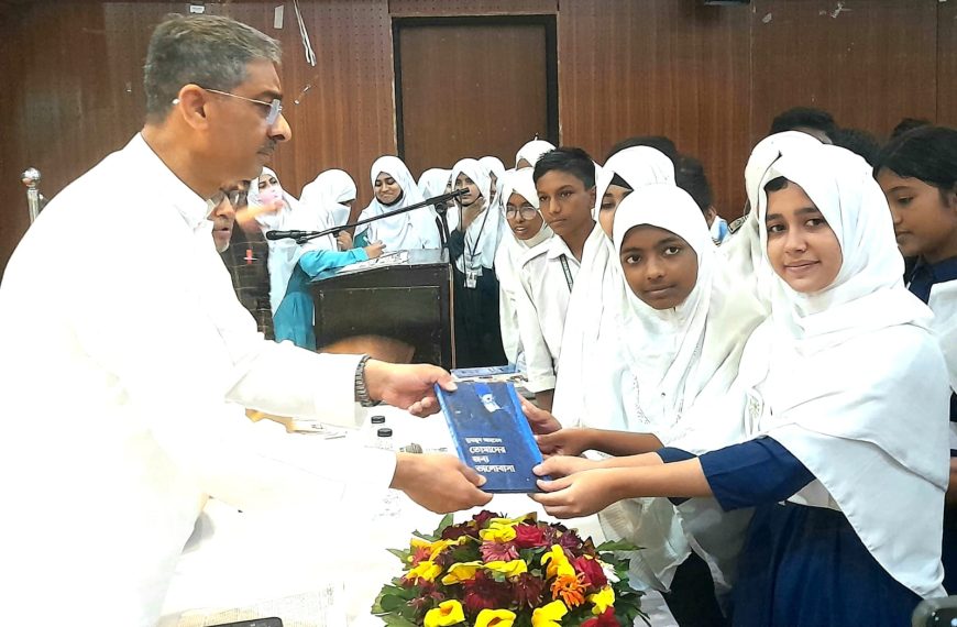 ভালো মানুষ হতে হলে বই পড়ার বিকল্প নেই : এ্যানি