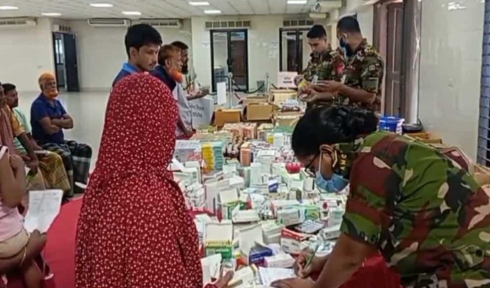 আশুলিয়ায় আর্মি ক্যাম্পের সার্বিক ব্যবস্থাপনায় মেডিকেল ক্যাম্পেইন