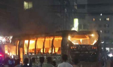 মহাখালীতে চলন্ত বাসে আগুন