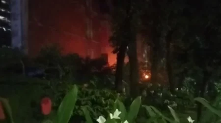 ঢাবির বিজয় একাত্তর হলের দোকানে আগুন