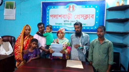 পলাশবাড়ীতে জমি নিয়ে দ্বন্দ্বে হামলা, আব্দুর রহমানের তিন আঙুল বিচ্ছিন্ন