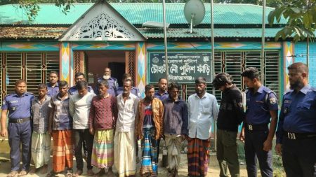 সিরাজগঞ্জে ইউপি সদস্যসহ ১০ আটক; নাম ভাঙিয়ে বিভ্রান্তির অভিযোগ