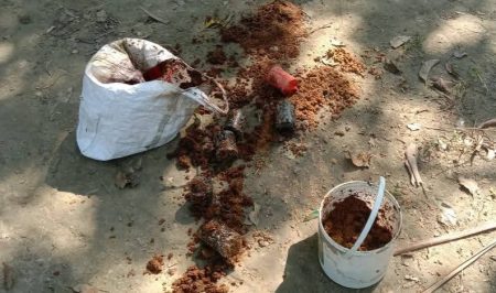 যশোরে পরিত্যক্ত অবস্থায় ৬ টি ককটেল উদ্ধার