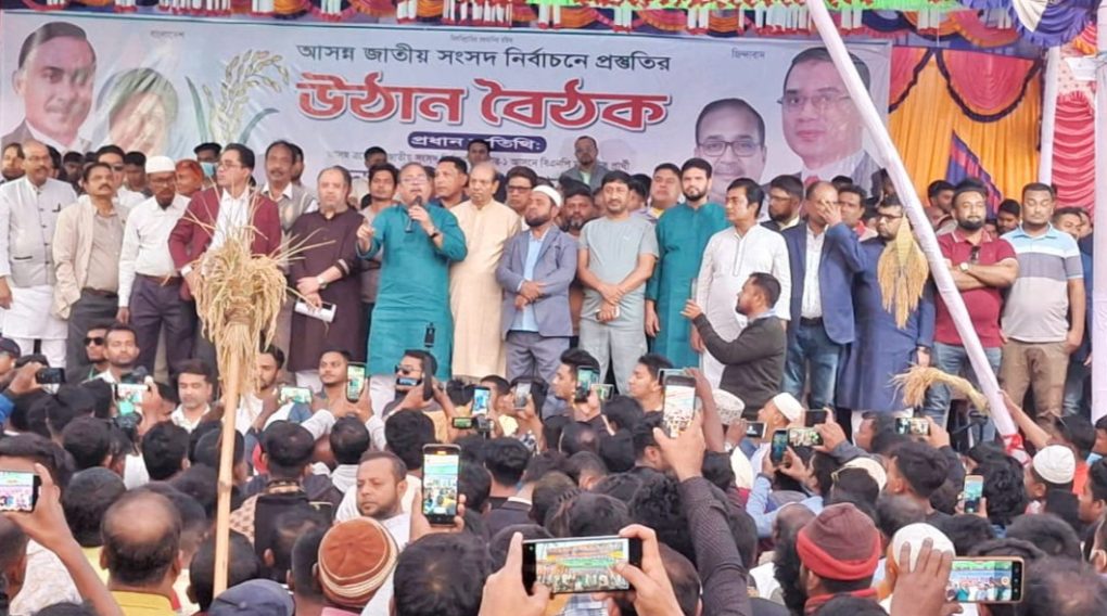 বেনাপোলে ধানের শীষের প্রার্থী তৃপ্তির উঠান বৈঠকে জনতার ঢল