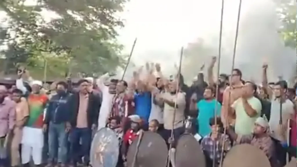 মহাসড়কে আওয়ামী লীগের সড়ক অবরোধে যান চলাচল বন্ধ