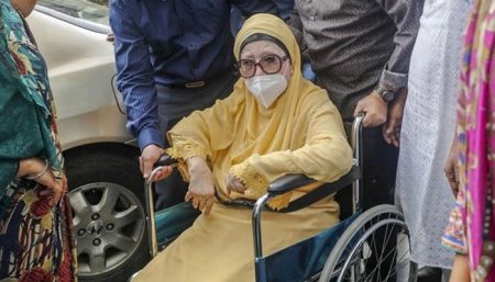 জরুরি পরীক্ষা-নিরীক্ষার জন্য এভারকেয়ার হাসপাতালে নেওয়া হচ্ছে খালেদা জিয়াকে