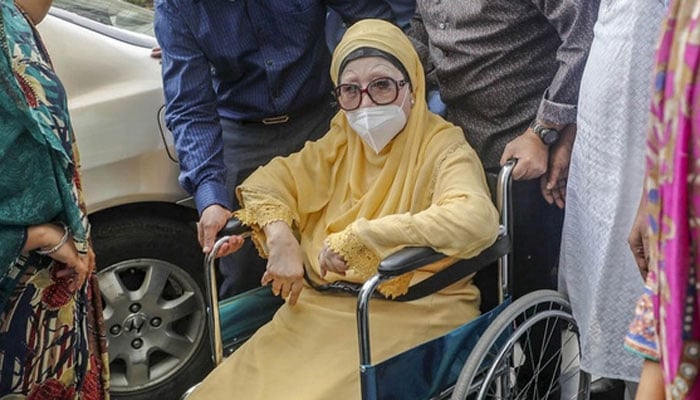 জরুরি পরীক্ষা-নিরীক্ষার জন্য এভারকেয়ার হাসপাতালে নেওয়া হচ্ছে খালেদা জিয়াকে