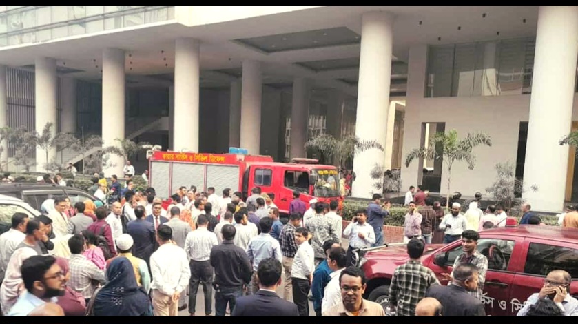 সচিবালয়ে নতুন ভবনে আগুন নিয়ন্ত্রণে ৩ ইউনিট