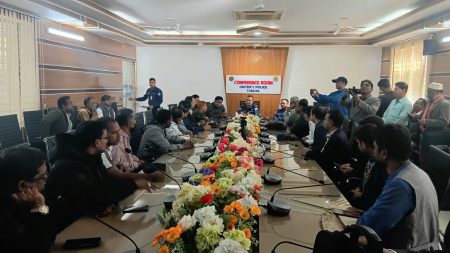 টাঙ্গাইলের সাংবাদিকদের সঙ্গে নবাগত পুলিশ সুপারের মতবিনিময়