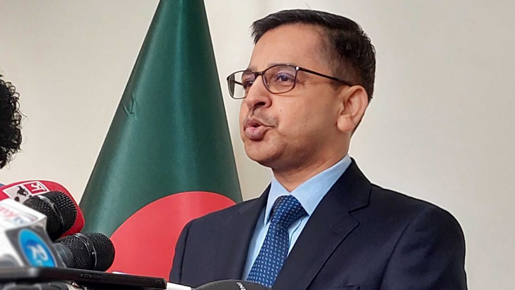 নির্বাচন বানচালের অভিযোগে ভারতের হাইকমিশনার প্রণয় ভার্মাকে তলব