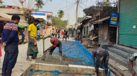 শার্শায় ১৬ কোটি টাকা ব্যয়ে নির্মিত সড়কে সিসি ঢালাইয়ে ব্যাপক অনিয়ম