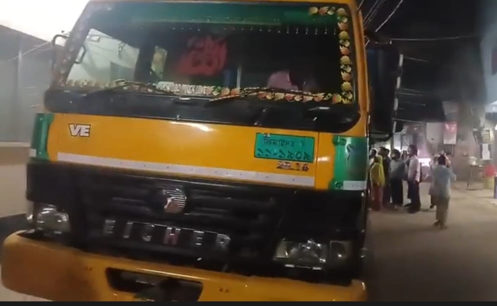 আশুলিয়ায় গরু বোঝাই ট্রাক ডাকাতি, পাঁচটি মরা গরুসহ ট্রাক উদ্ধার