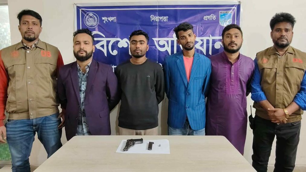 আশুলিয়ায় গোলাগুলির ঘটনায় বিদেশী পিস্তলসহ গ্রেপ্তার ৪