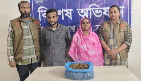 আশুলিয়ায় নারীসহ দুই মাদক ব্যবসায়ী গ্রেপ্তার