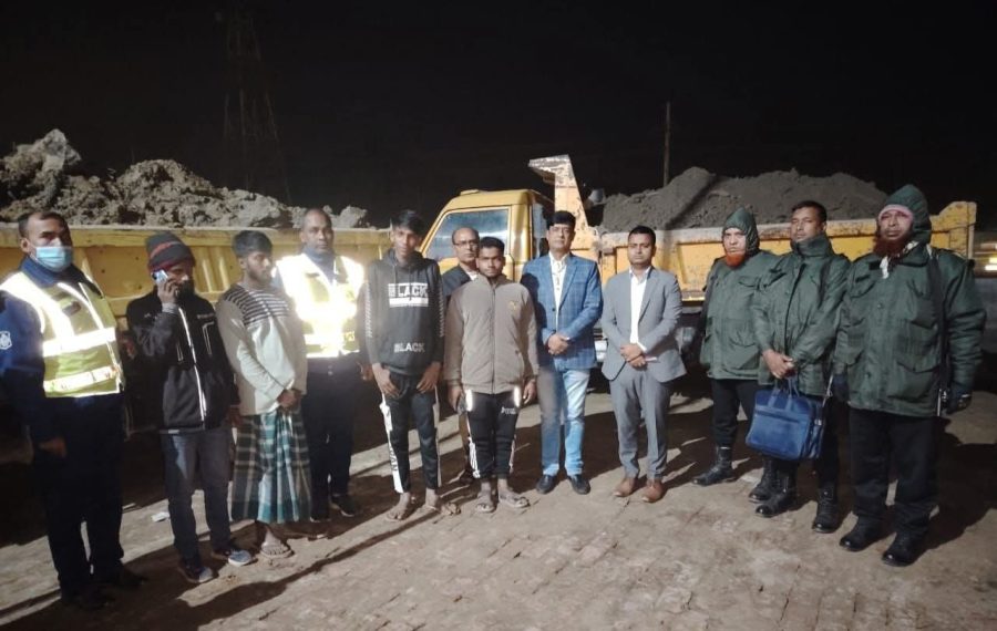 রায়গঞ্জে অবৈধ মাটি কাটায় অভিযান: ৪ জনকে অর্থদণ্ড ও কারাদণ্ড