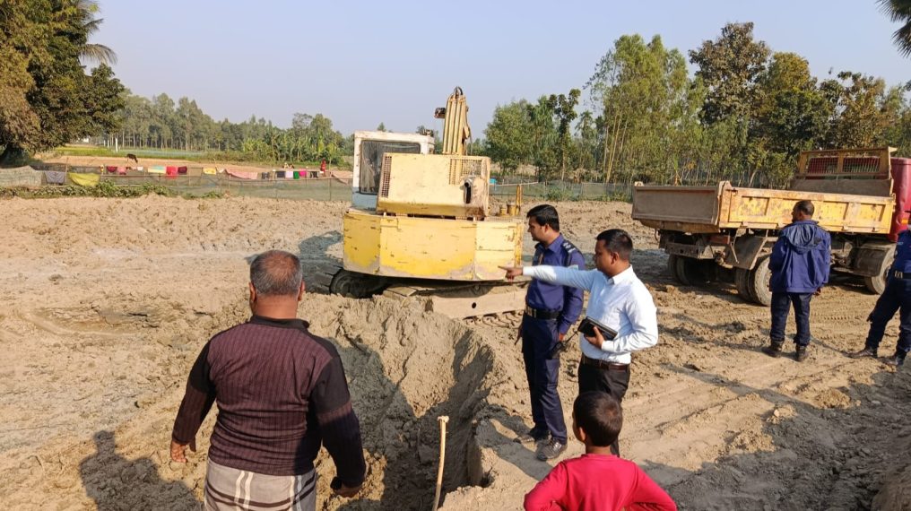 রায়গঞ্জে অবৈধভাবে মাটি কাটায় দুই লাখ টাকা জরিমানা
