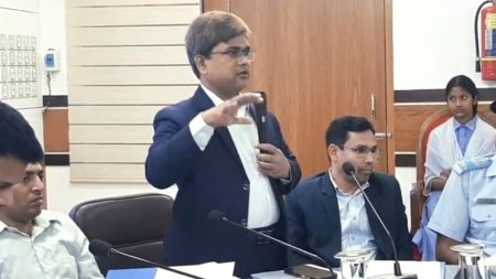 উপদেষ্টা আসিফ জোর করেই কুমিল্লার দায়িত্ব দিয়েছেন: নির্বাহী প্রকৌশলী