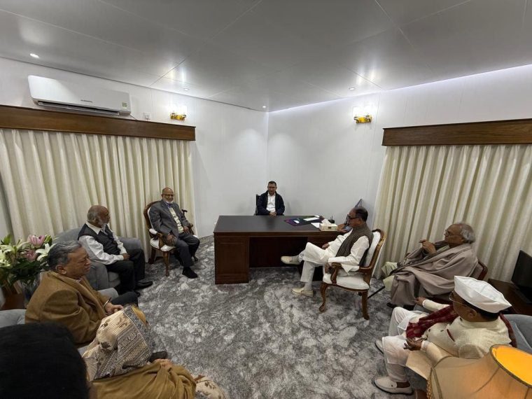 চেয়ারপারসনের কার্যালয়ে তারেক রহমান