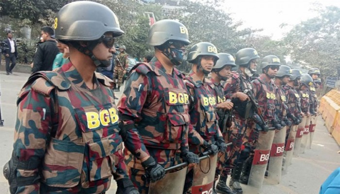 ইসি ভবনের সামনে বিজিবি মোতায়েন, ছাত্রদলের অবস্থান কর্মসূচি