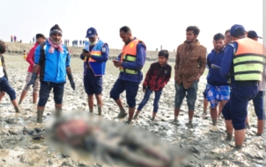 মোংলার পশুর নদীর পাড়ে অজ্ঞাত ব্যক্তির মরদেহ উদ্ধার