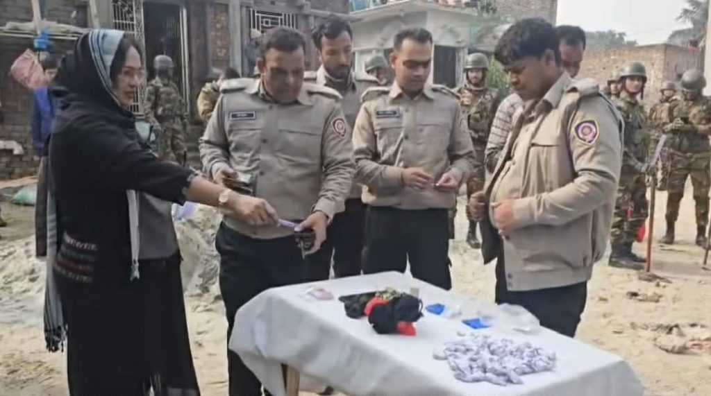 সাভারের আলোচিত মাদকের আখড়া বেদে পল্লীতে যৌথ বাহিনীর অভিযান