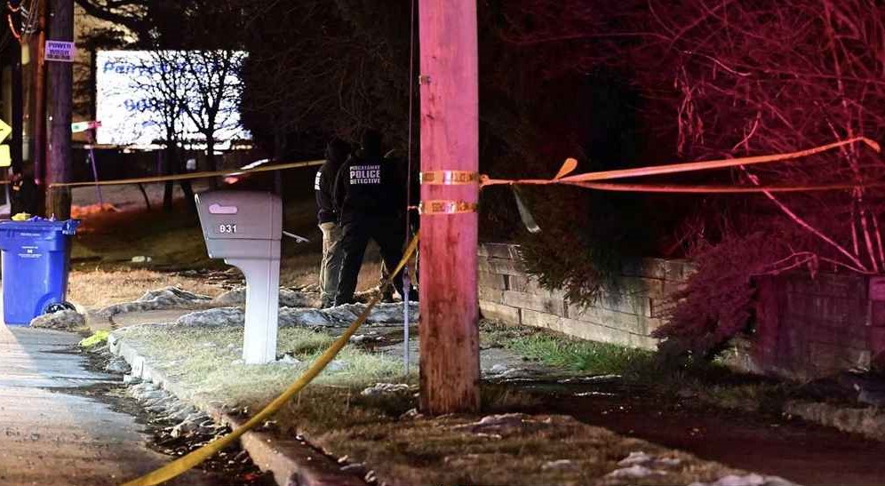 মা ও দাদা–দাদি খুন, পুলিশের গুলিতে ছেলে নিহত