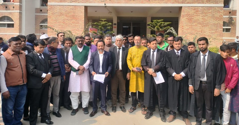 কোকোকে নিয়ে কুরুচিপূর্ণ বক্তব্য দেওয়ায় সিরাজগঞ্জে মুফতি আমির হামজার বিরুদ্ধে মামলা