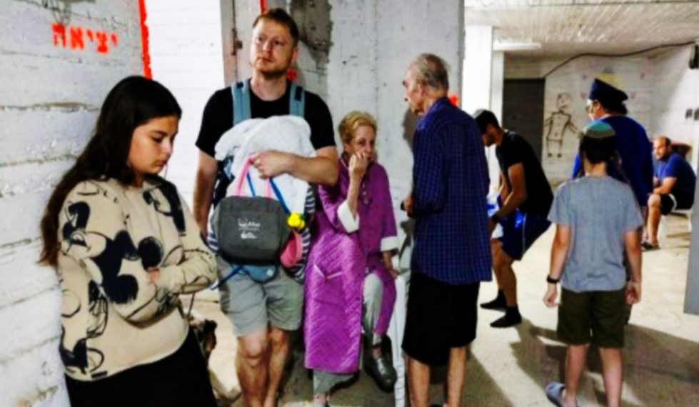 ইরানে হামলার পর ইসরায়েলে জরুরি সতর্কতা