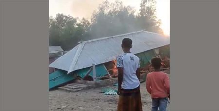 টাঙ্গাইলে জামায়াত অফিসে আগুন, ওয়ার্ড বিএনপির কার্যক্রম স্থগিত