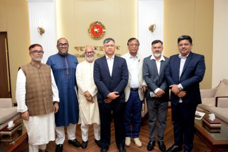 স্বরাষ্ট্রমন্ত্রীর সঙ্গে নবনিযুক্ত ছয় সিটি প্রশাসকের সৌজন্য সাক্ষাৎ