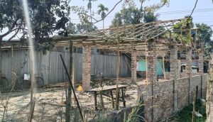 যশোরে সরকারি জমি দখল করে আড়ৎঘর নির্মাণ, প্রশাসন নীরব