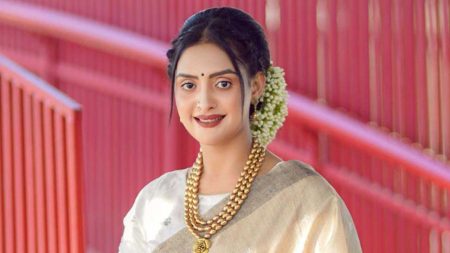 স্বামীসহ নায়িকা রুবিনা নিঝুমের বিরুদ্ধে গ্রেপ্তারি পরোয়ানা