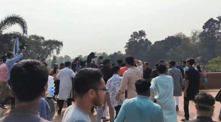 জাপার নেতাকর্মীদের সঙ্গে ছাত্রশক্তির নেতাকর্মীদের হাতাহাতি স্মৃতিসৌধে