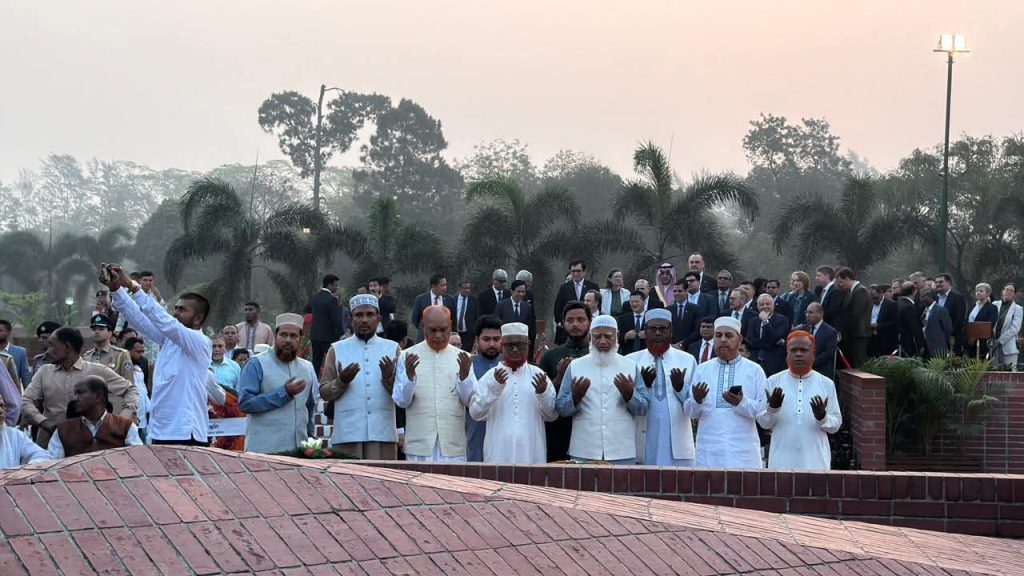 স্বাধীনতা দিবসে জাতীয় স্মৃতিসৌধে বিরোধীদলীয় নেতার শ্রদ্ধা নিবেদন